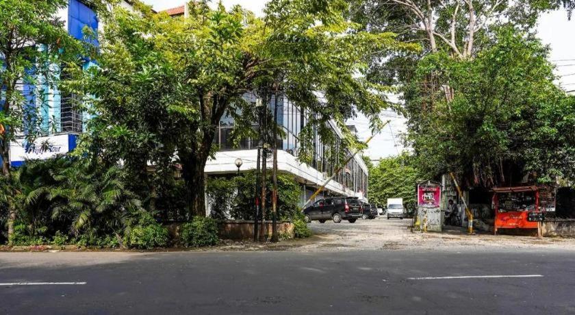 Spot On 90147 Gosepa Ambengan Plaza Otel Surabaya Dış mekan fotoğraf
