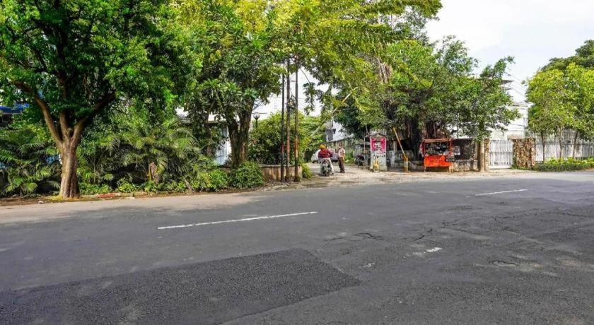 Spot On 90147 Gosepa Ambengan Plaza Otel Surabaya Dış mekan fotoğraf